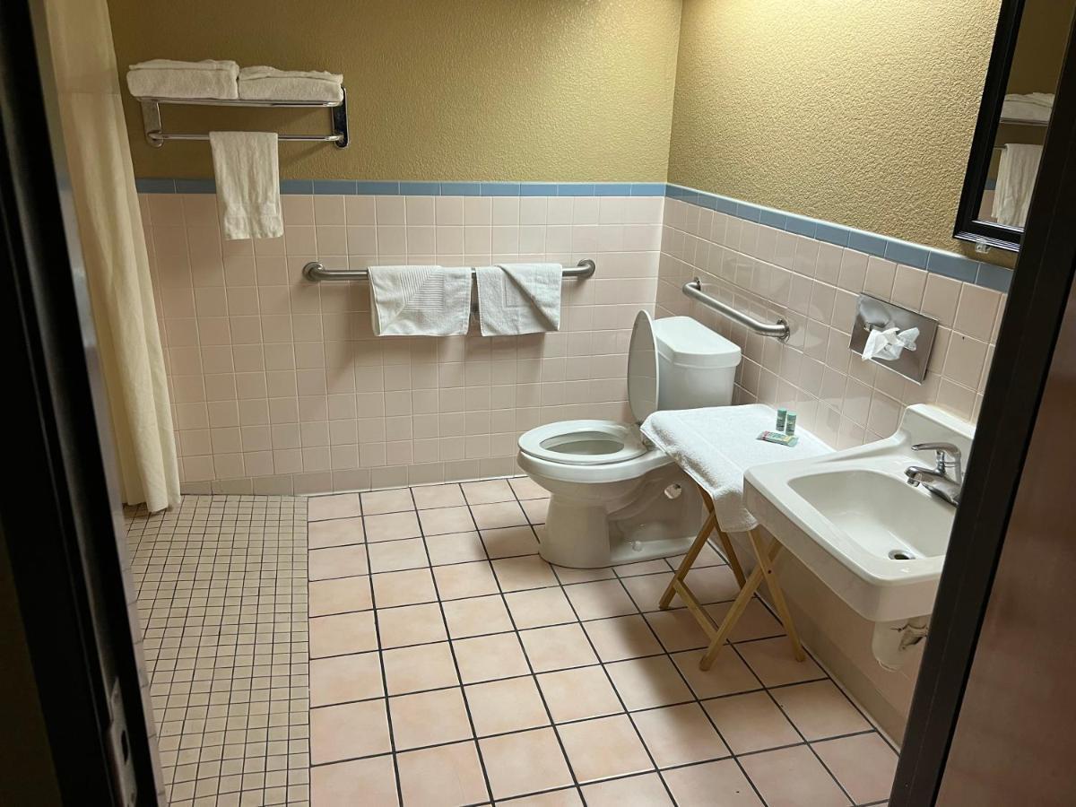 Americas Best Value Inn Pharr/Mcallen Exterior photo